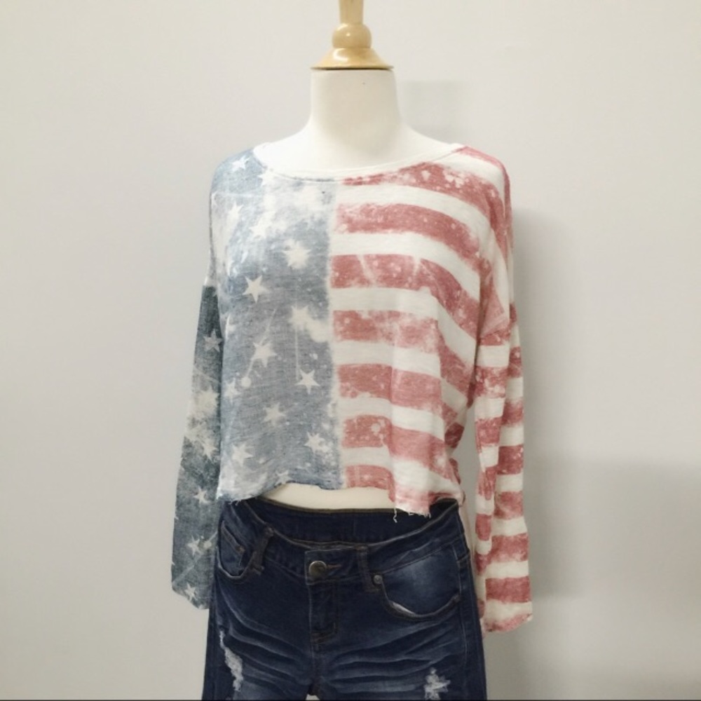 THE RED AND BLUE CROP TOP IS IN THE HOUSE - Picture 4 of 4